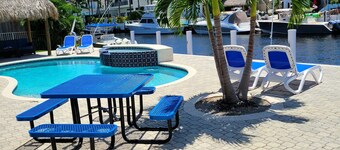 Blissful, serene waterfront Deerfield Beach retreat. Close to the beach.