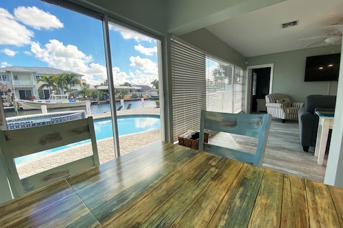 Blissful, serene waterfront Deerfield Beach retreat. Close to the beach.