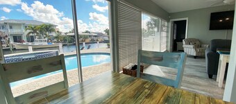 Blissful, serene waterfront Deerfield Beach retreat. Close to the beach.