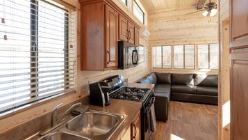 Cabin, 2 Bedrooms, Non Smoking | Private kitchen | Fridge, microwave, coffee/tea maker, cookware/dishes/utensils