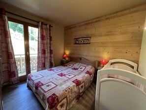1 slaapkamer, een strijkplank/strijkijzer, gratis wifi