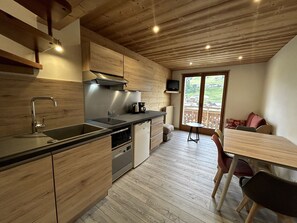 Réfrigérateur, micro-ondes, four, lave-vaisselle