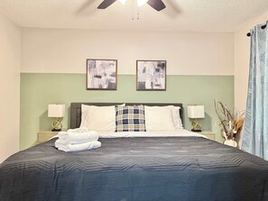 2 bedrooms, desk, iron/ironing board, WiFi