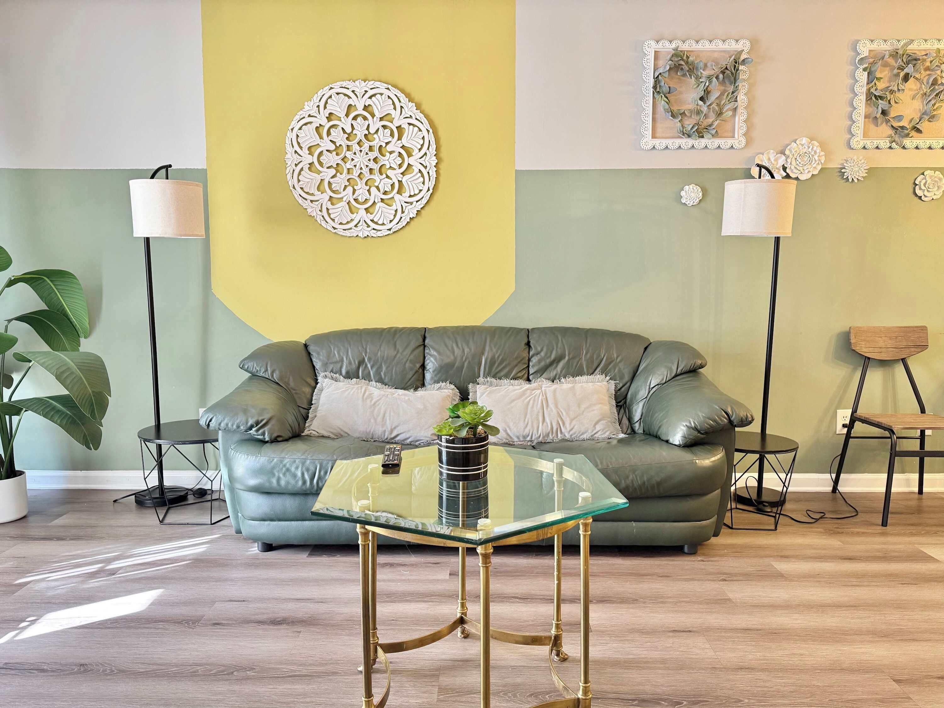 Televisión y oficina 