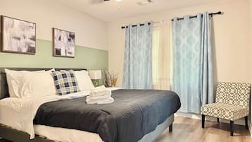 2 soverom, skrivebord, strykejern/-brett og wi-fi