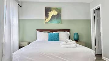 2 bedrooms, desk, iron/ironing board, WiFi