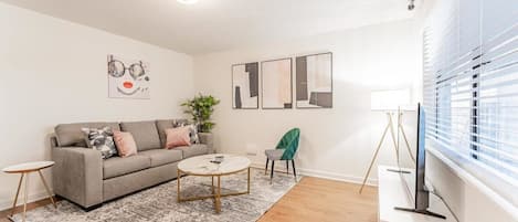 Fernseher, Netflix, Hulu, Bücher