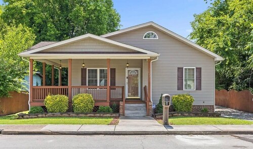 Near Downtown & UT Chattanooga - Highland Hideaway