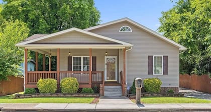 Near Downtown & UT Chattanooga - Highland Hideaway