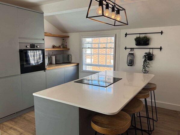 Fridge, oven, stovetop, dishwasher - Beautiful Cuppin Street Two Bed Apartment (Chester)