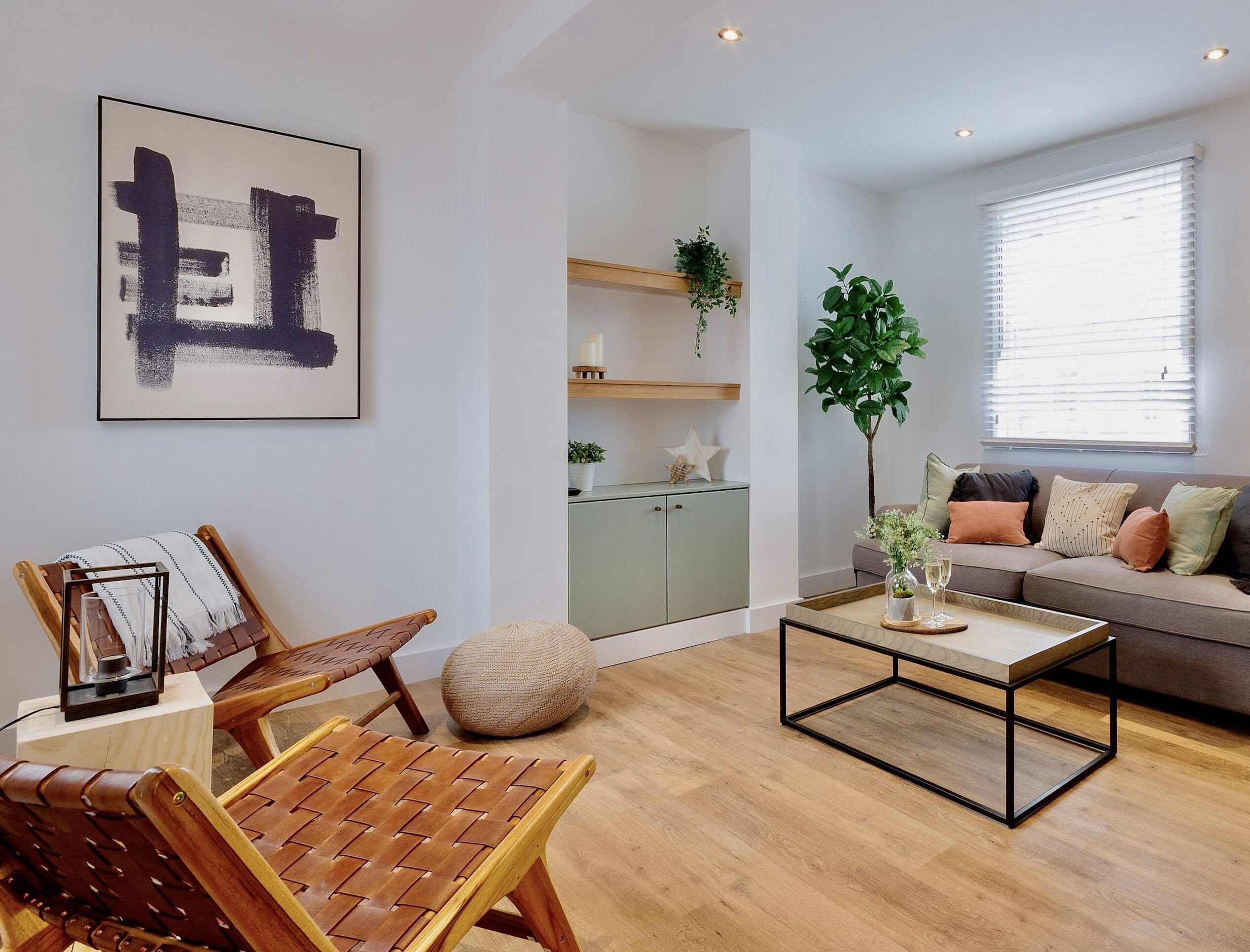 Televisión y oficina 