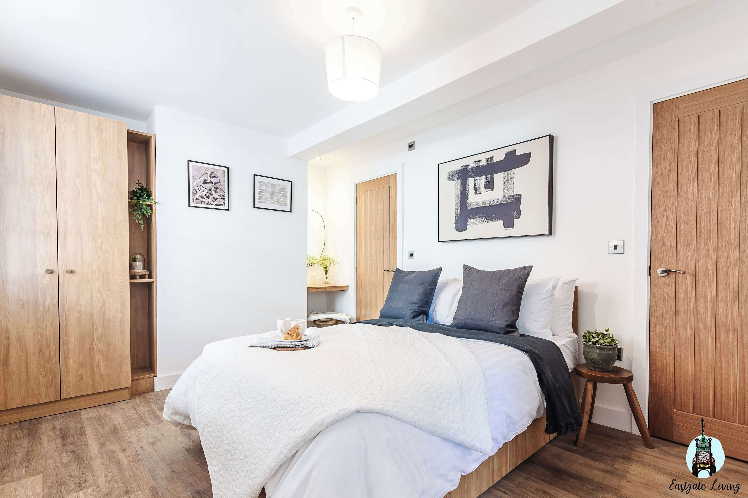 1 dormitori, planxa i posts de planxar, wifi i roba de llit 