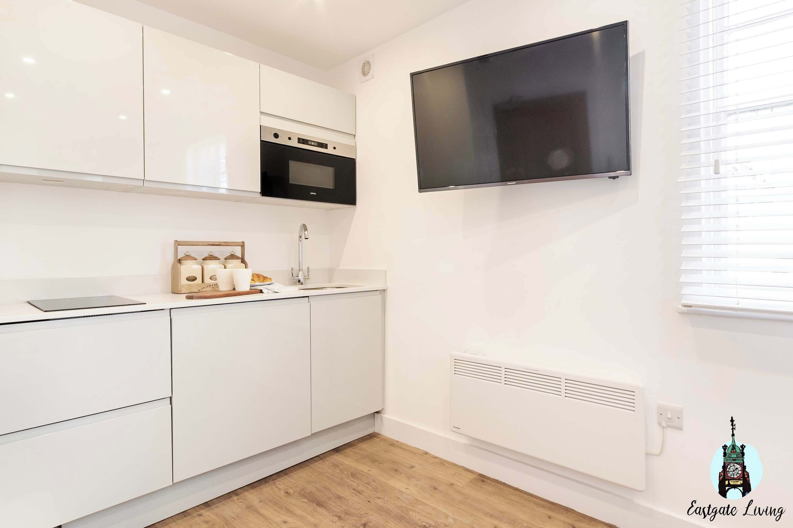 Frigorífic, microones, forn i placa de cuina 