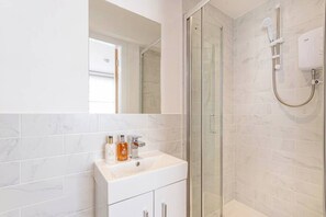 Douche, sèche-cheveux