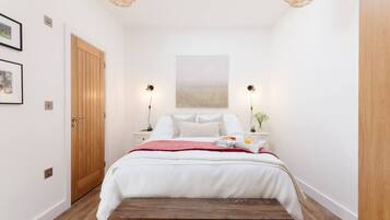 1 habitación, tabla de planchar con plancha, wifi y ropa de cama