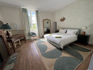 5 bedrooms, desk, iron/ironing board, travel cot