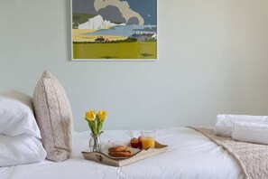 6 sovrum, skrivbord, strykjärn/strykbräda och resesäng