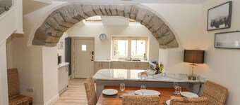 1 Grosvenor Farm Cottages