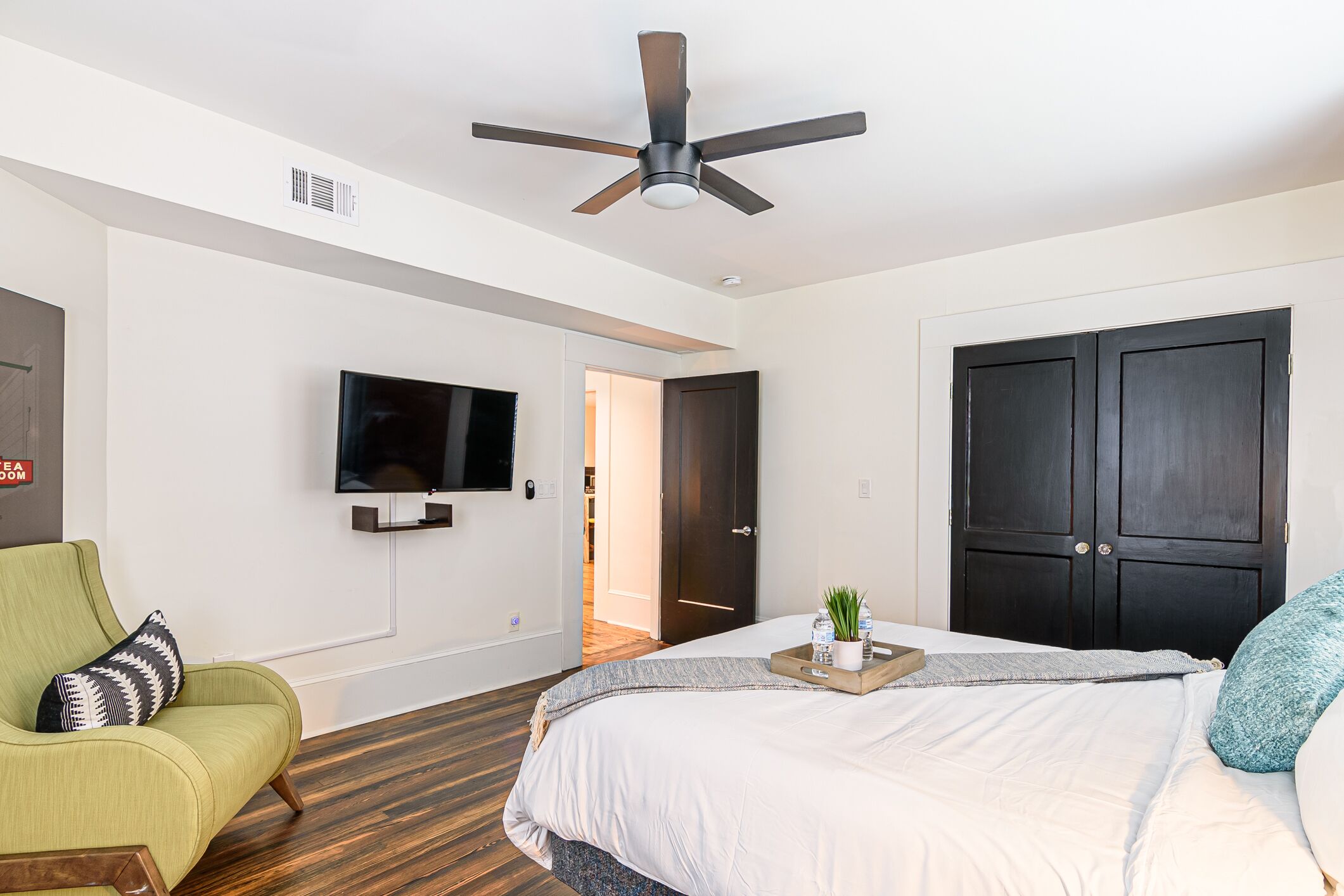 3 多间卧室、办公桌、熨斗/熨衣板、旅行婴儿床