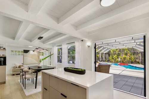 THE TERRACOTTA, Heated Pool! Close to 5th Ave and Beaches