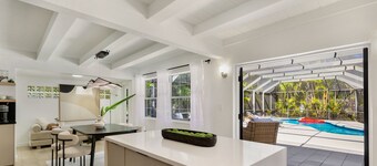 THE TERRACOTTA, Heated Pool! Close to 5th Ave and Beaches