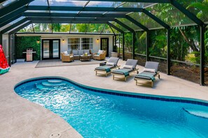 Outdoor pool, a heated pool - THE TERRACOTTA, Heated Pool! Close to 5th Ave and Beaches (Naples)