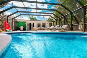 Piscine extérieure, piscine chauffée
