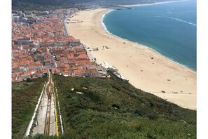 Chaises longues, serviettes de plage