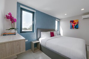 2 bedrooms, in-room safe, iron/ironing board, free WiFi