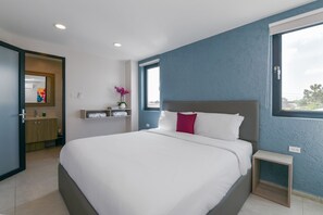 2 bedrooms, in-room safe, iron/ironing board, WiFi (free)