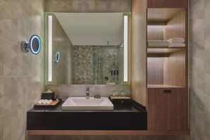 Dusche, Regendusche, kostenlose Toilettenartikel, Haartrockner