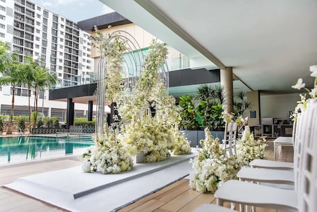 ์ผ์ธ ๊ฒฐํผ์ ๊ณต๊ฐ