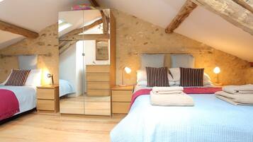 2 chambres, fer et planche Ă repasser, Wi-Fi gratuit, draps fournis