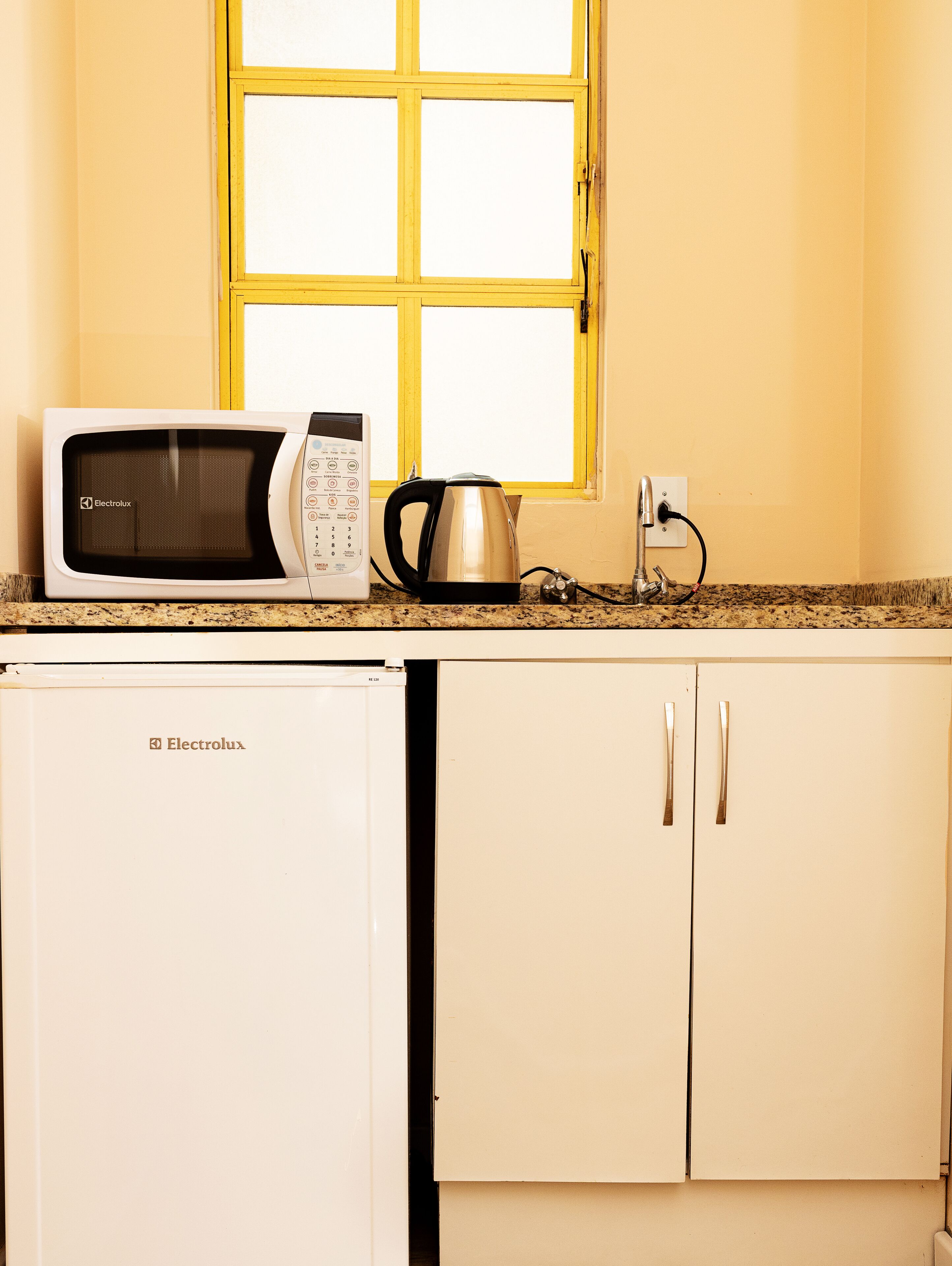 standard suite | private kitchen | microwave, electric kettle, dining tables