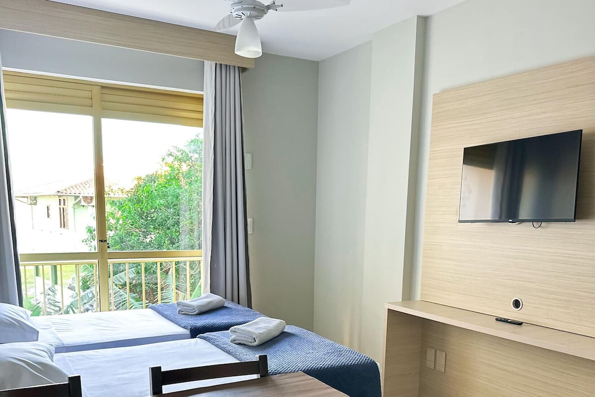 1 chambre, minibar, coffres-forts dans les chambres, bureau