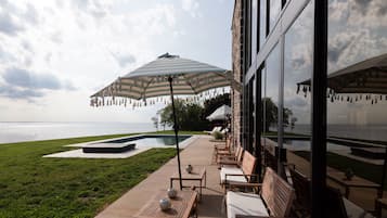 Piscina all'aperto, una piscina riscaldata