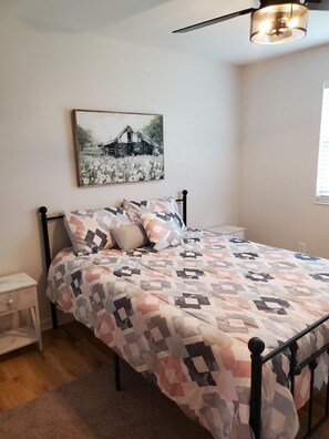 3 Schlafzimmer, Schreibtisch, Bügeleisen/Bügelbrett, kostenloses WLAN