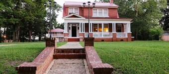 Historic House on the Hill Downstairs ONLY