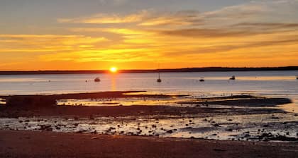 Cozy 1 bedroom cottage on Lincolnville Beach