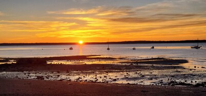 Cozy 1 bedroom cottage on Lincolnville Beach