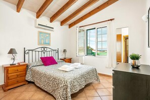 3 chambres, fer et planche à repasser, accès au Wi-Fi (inclus)