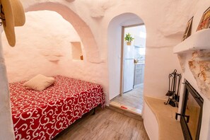 1 habitación, tabla de planchar con plancha, wifi gratis y ropa de cama
