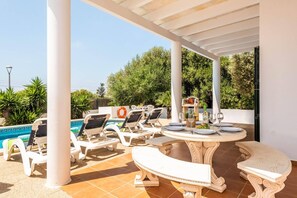 تناول الطعام بالخارج