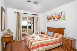 4 Schlafzimmer, Bügeleisen/Bügelbrett, kostenloses WLAN, Bettwäsche