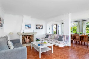 Fernseher, Tischtennisplatte