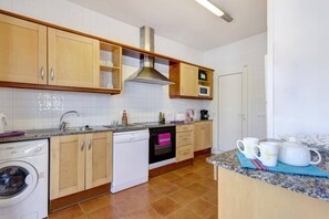 Microwave, dishwasher, coffee/tea maker