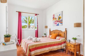 3 bedrooms, iron/ironing board, free WiFi, bed sheets