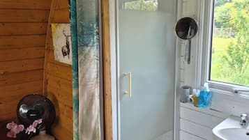 Douche, serviettes fournies