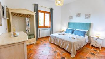 3 chambres, fer et planche à repasser, Wi-Fi gratuit, draps fournis