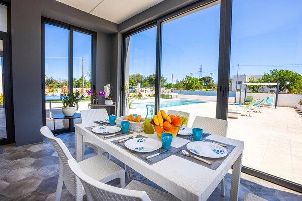 Outdoor dining - Villa La Corte Bianca by Villa Plus (Ostuni)